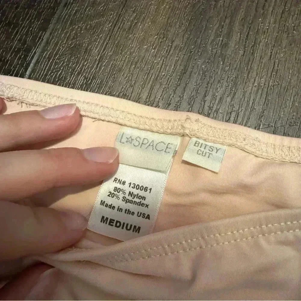 L space  blush crochet bikini bottoms M - Picture 3 of 4